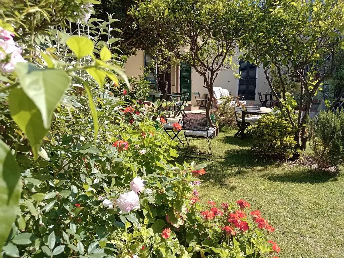 Il Giardino Di Tatiana Rooms & Breakfast La Maddalena  Frühstückspension La Maddalena (Sassari)