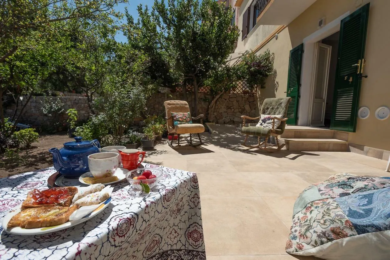 Il Giardino Di Tatiana Rooms & Breakfast La Maddalena  Italien